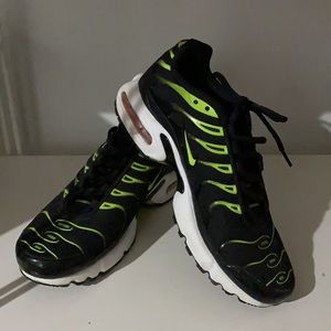 Nike Air Max Plus Black/Volt